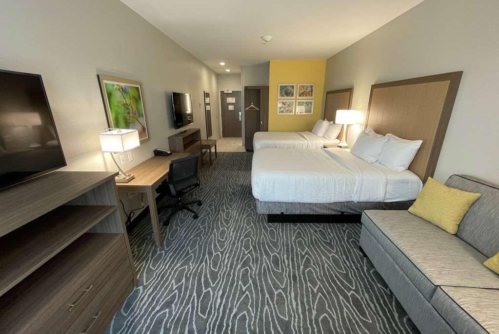 La Quinta Inn & Suites By Wyndham Valdosta Room photo