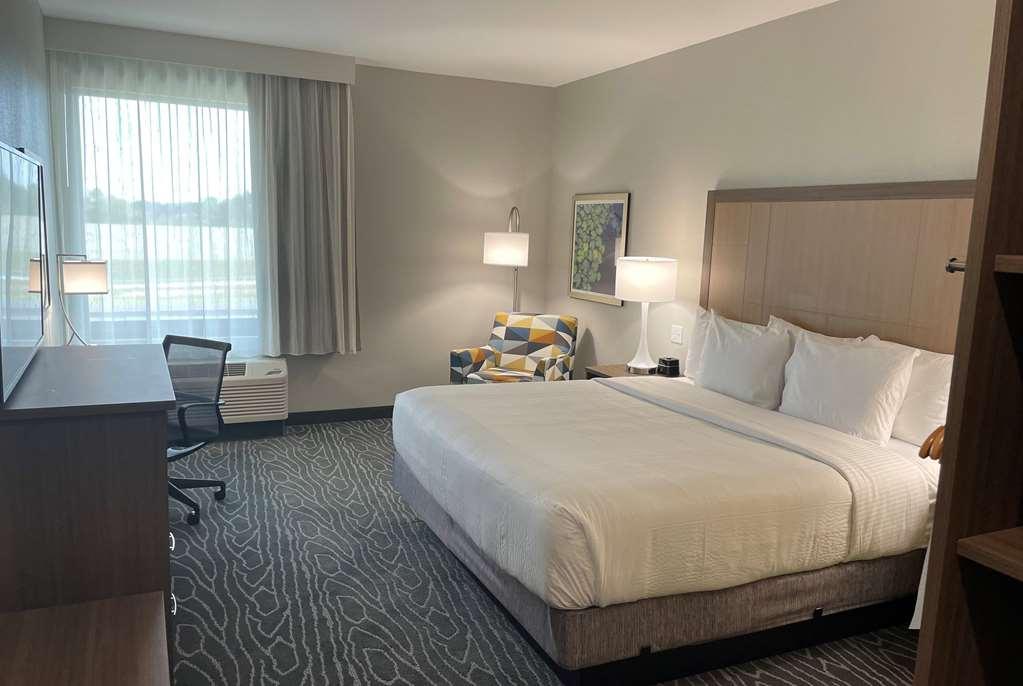 La Quinta Inn & Suites By Wyndham Valdosta Room photo