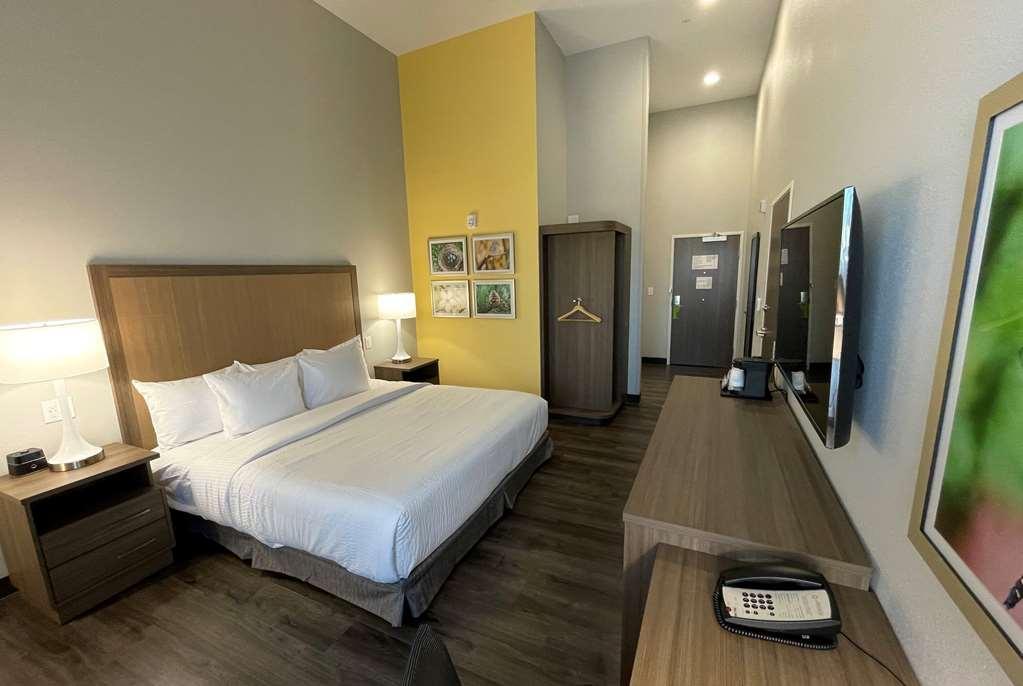 La Quinta Inn & Suites By Wyndham Valdosta Room photo