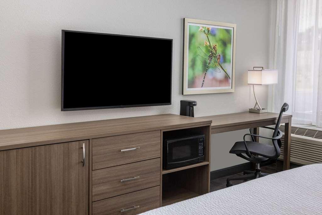 La Quinta Inn & Suites By Wyndham Valdosta Room photo