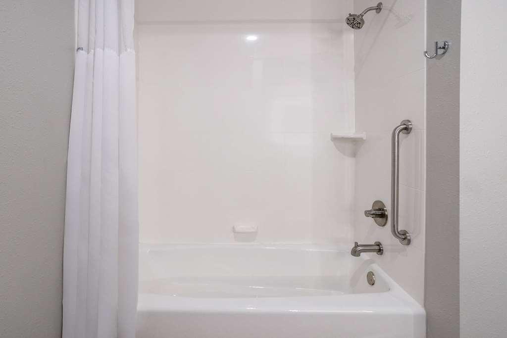 La Quinta Inn & Suites By Wyndham Valdosta Room photo