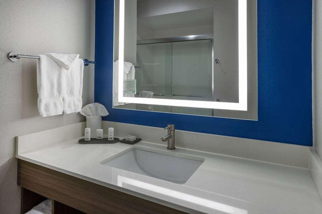 La Quinta Inn & Suites By Wyndham Valdosta Room photo