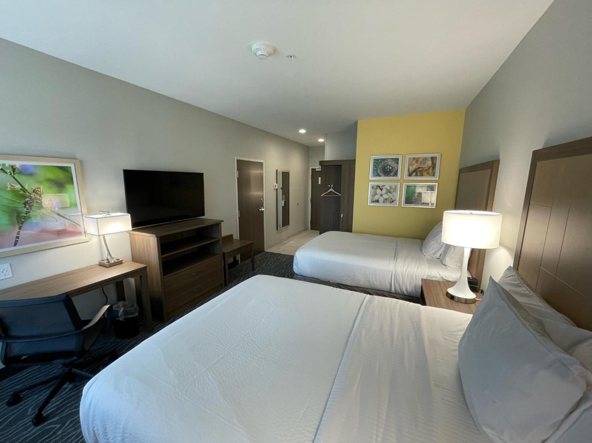 La Quinta Inn & Suites By Wyndham Valdosta Room photo