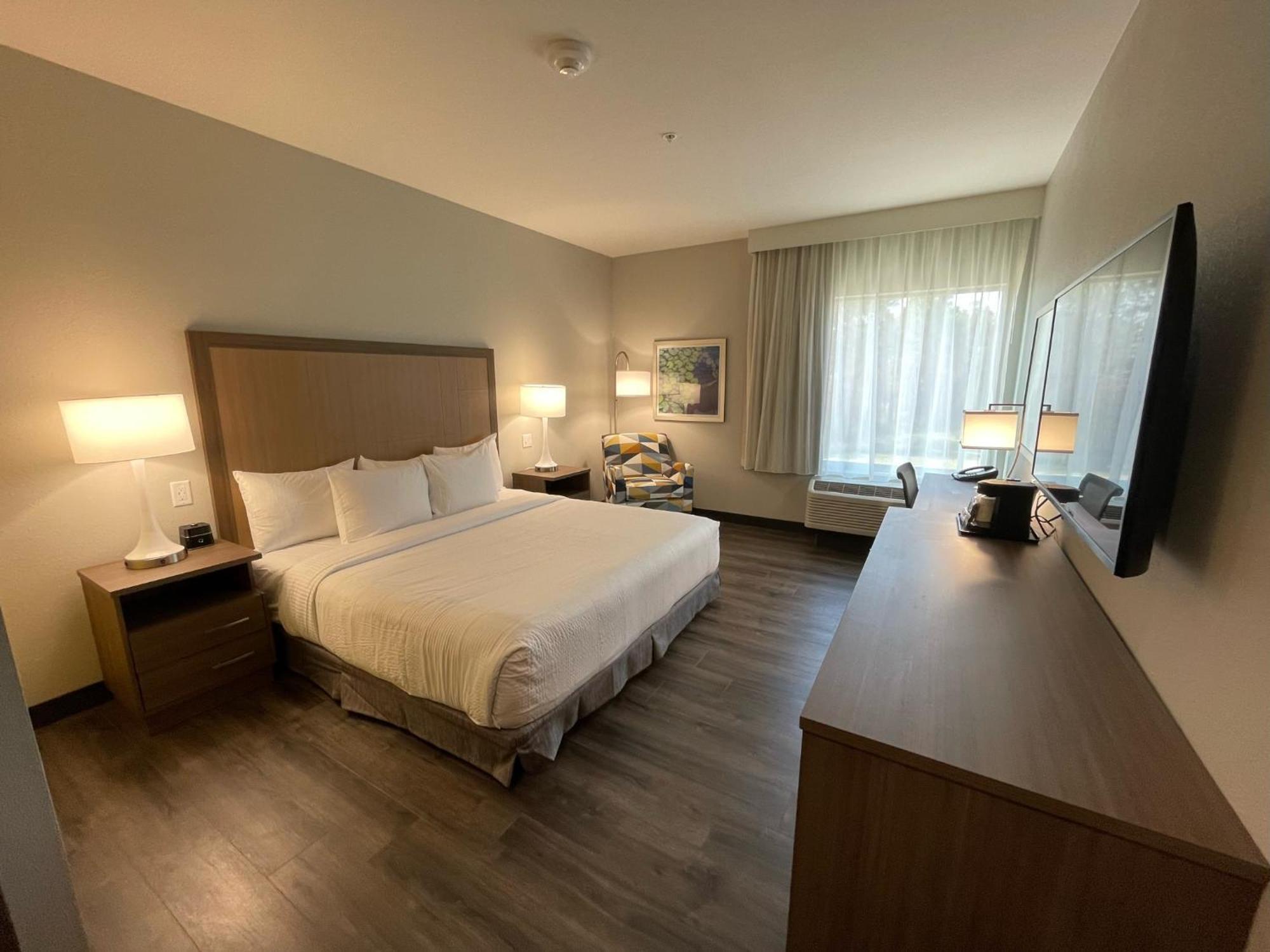 La Quinta Inn & Suites By Wyndham Valdosta Room photo